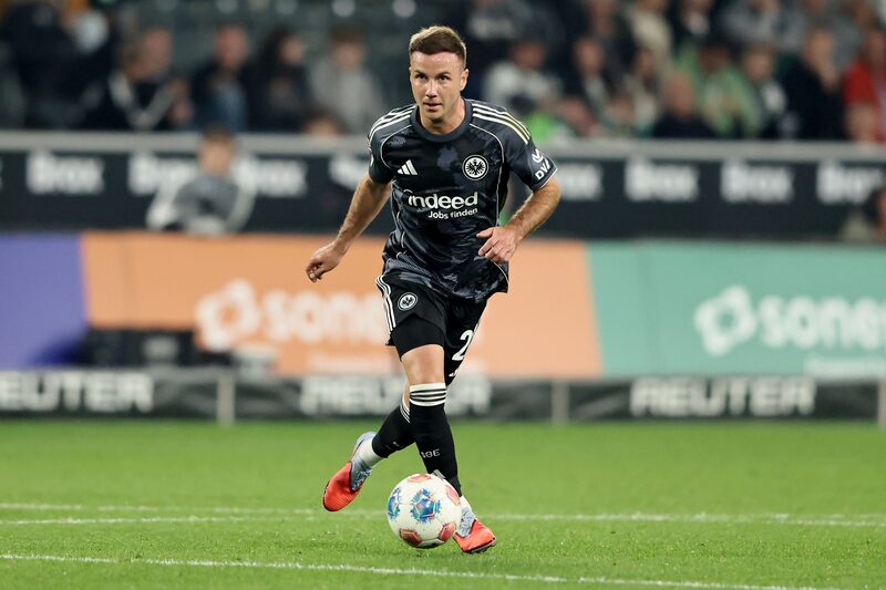 O alemão Mario Goetze se inspirou em jogadores americanos para montar um portfólio robusto de investimentos (Foto: Christof Koepsel/Getty Images) O alemão Mario Goetze se inspirou em jogadores americanos para montar um portfólio robusto de investimentos (Foto: Christof Koepsel/Getty Images)