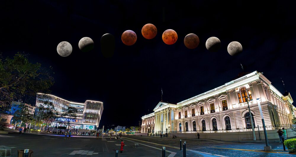 Una composición fotográfica muestra la transición del evento desde el Centro Histórico de San Salvador. Una composición fotográfica muestra la transición del evento desde el Centro Histórico de San Salvador.