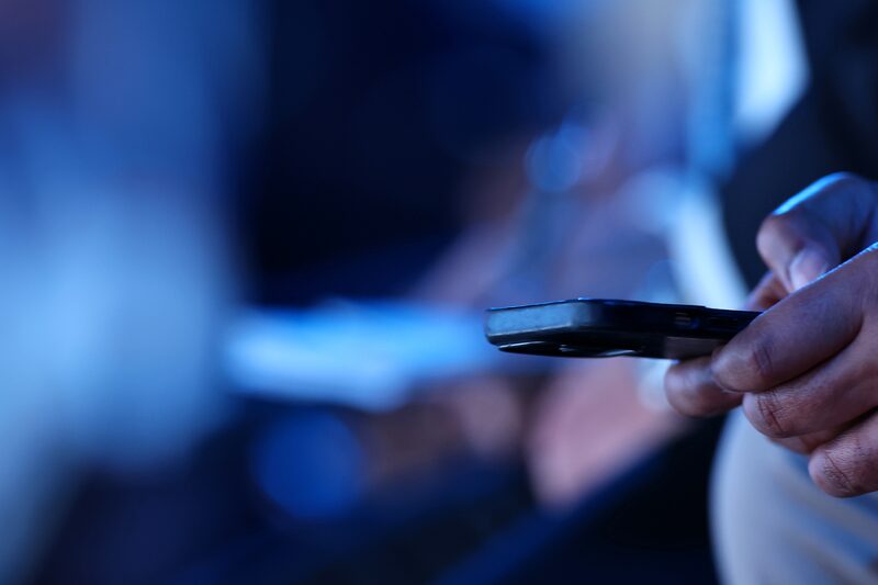 Soluções de identidade digital são cada vez mais demandadas por empresas para validar transações como as realizadas em smartphones (Foto: Aaron M. Sprecher/Bloomberg) Soluções de identidade digital são cada vez mais demandadas por empresas para validar transações como as realizadas em smartphones (Foto: Aaron M. Sprecher/Bloomberg)