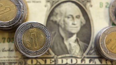 Peso mexicano inicia la semana con la mayor caída frente al dólar desde abril Peso mexicano inicia la semana con la mayor caída frente al dólar desde abril