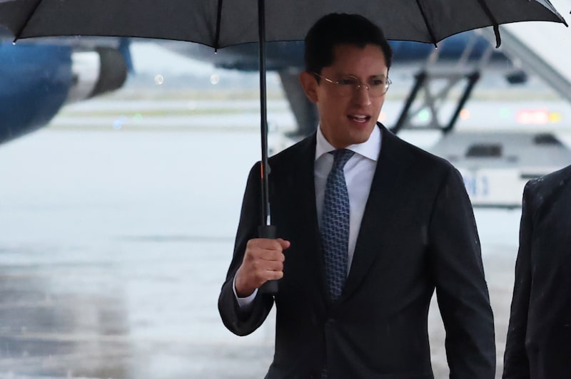 ZUMPANGO DE OCAMPO, MEXICO - SEPTEMBER 02: Chief Officer for North America Roberto Velasco, Secretary of Foreign Affairs of Mexico, Juan Ramon de la Fuente, and United States Ambassador to Mexico Ronald Johnson walk during the arrival of U.S. Secretary of State Marco Rubio to meet with President of Mexico Claudia Sheinbaum at Felipe Angeles International Airport on September 02, 2025 in Zumpango de Ocampo, Mexico. Photographer: Hector Vivas/Getty Images ZUMPANGO DE OCAMPO, MEXICO - SEPTEMBER 02: Chief Officer for North America Roberto Velasco, Secretary of Foreign Affairs of Mexico, Juan Ramon de la Fuente, and United States Ambassador to Mexico Ronald Johnson walk during the arrival of U.S. Secretary of State Marco Rubio to meet with President of Mexico Claudia Sheinbaum at Felipe Angeles International Airport on September 02, 2025 in Zumpango de Ocampo, Mexico. Photographer: Hector Vivas/Getty Images