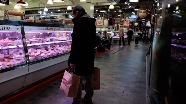 Confianza del consumidor en EE.UU. cae por primera vez en cuatro meses Confianza del consumidor en EE.UU. cae por primera vez en cuatro meses