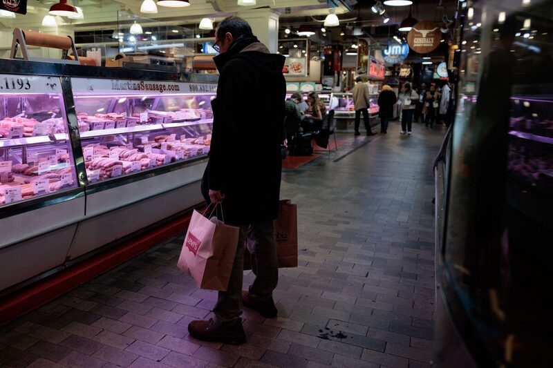 Confianza del consumidor en EE.UU. cae por primera vez en cuatro meses Confianza del consumidor en EE.UU. cae por primera vez en cuatro meses