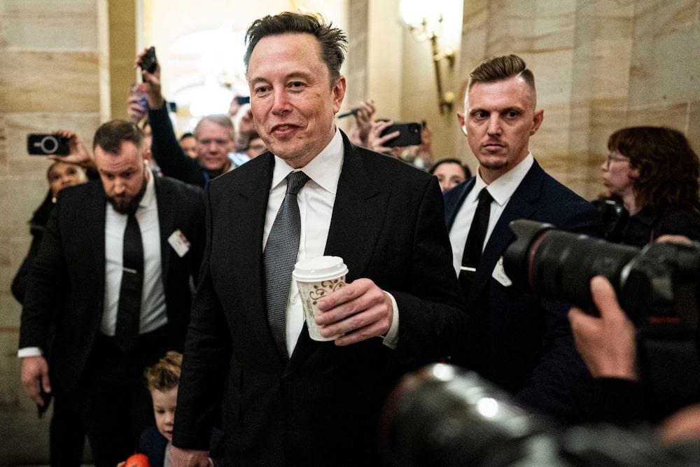 Elon Musk se ha sentado en reuniones entre Trump y los CEO de otras grandes empresas. Elon Musk se ha sentado en reuniones entre Trump y los CEO de otras grandes empresas.