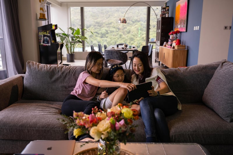Kim asesora a los padres a través de su consultoría Infinite Screentime. Fotógrafo: Billy H.C. Kwok/Bloomberg Kim asesora a los padres a través de su consultoría Infinite Screentime. Fotógrafo: Billy H.C. Kwok/Bloomberg