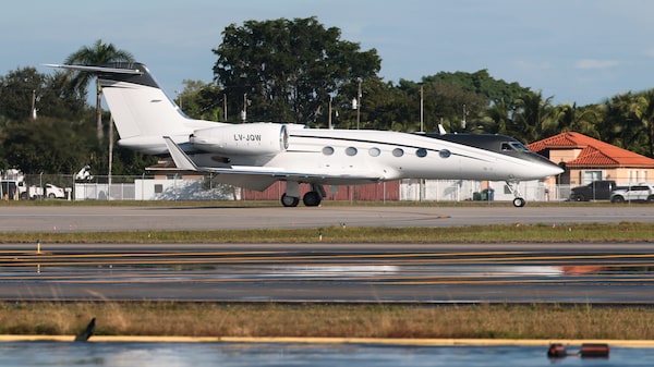 Jet privado usado por Bolsonaro para salir de Brasil pertenece a empresa ligada a escándalo de Milei Jet privado usado por Bolsonaro para salir de Brasil pertenece a empresa ligada a escándalo de Milei