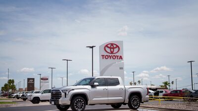 CEO da Toyota vê lucro encolher US$ 1,3 bilhão em dois meses com tarifas CEO da Toyota vê lucro encolher US$ 1,3 bilhão em dois meses com tarifas