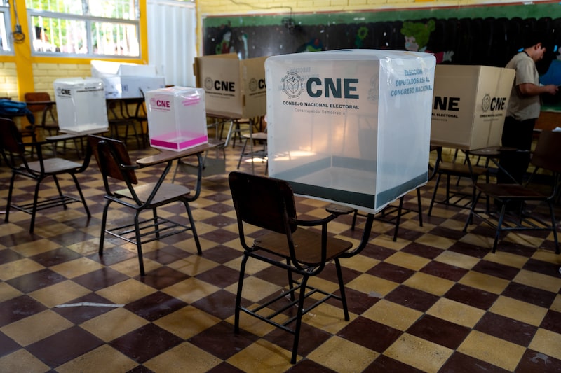 Urnas en un colegio electoral durante las elecciones presidenciales en Tegucigalpa, Honduras, el domingo 30 de noviembre de 2025. Urnas en un colegio electoral durante las elecciones presidenciales en Tegucigalpa, Honduras, el domingo 30 de noviembre de 2025.
