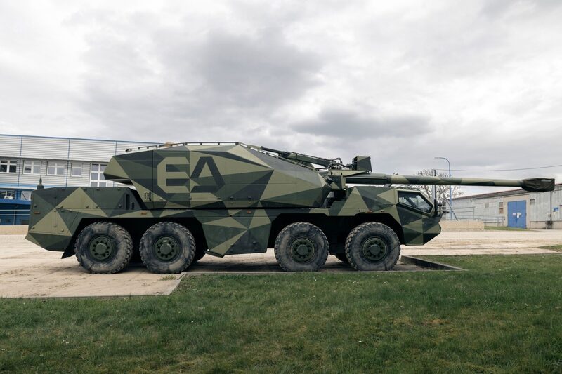 Modelo Excalibur Army Dita fora da fábrica da CSG em Sternberk, República Tchec Modelo Excalibur Army Dita fora da fábrica da CSG em Sternberk, República Tchec