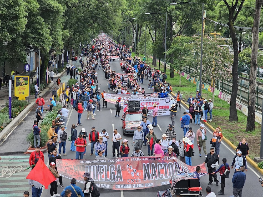 Maestros de la CNTE protestaron sobre avenida Tlalpan, en las inmediaciones del Estadio Ciudad de México, el martes 9 de junio de 2026. Maestros de la CNTE protestaron sobre avenida Tlalpan, en las inmediaciones del Estadio Ciudad de México, el martes 9 de junio de 2026.
