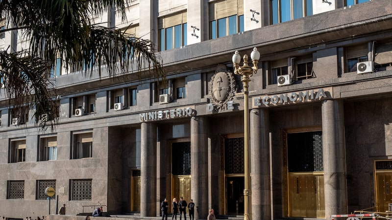 Tesoro argentino no libera pesos tras la maniobra con la que quitó presión a las tasas Tesoro argentino no libera pesos tras la maniobra con la que quitó presión a las tasas