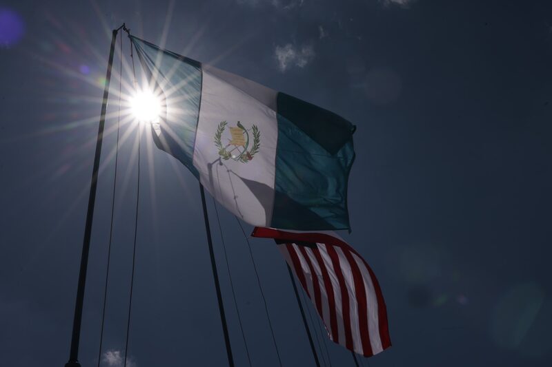 Banderas de Guatemala y EE.UU. Banderas de Guatemala y EE.UU.