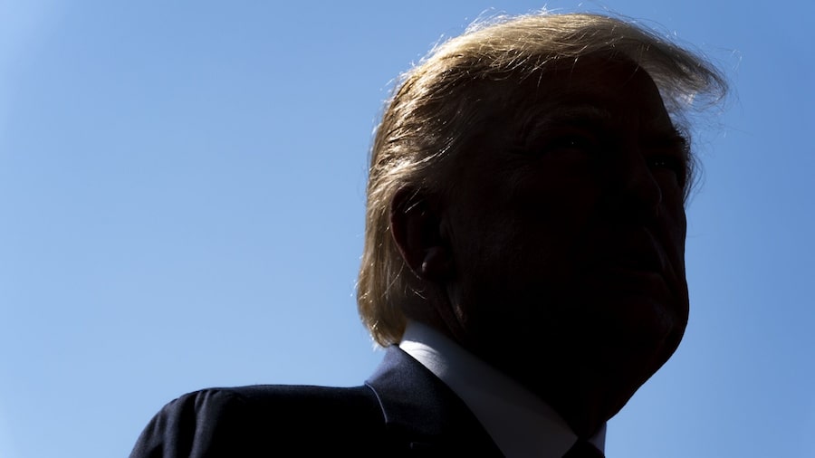 Trump, Clinton y Bannon aparecen en nuevas fotos divulgadas del caso Epstein Trump, Clinton y Bannon aparecen en nuevas fotos divulgadas del caso Epstein