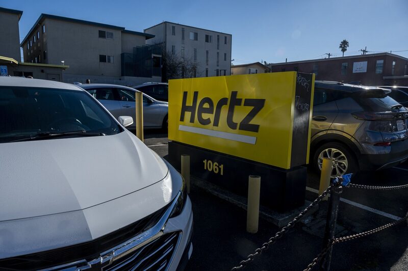 A Hertz sofreu um revés nos negócios e nas ações em 2024 com a demanda fraca de aluguel de elétricos (Foto: David Paul Morris/Bloomberg) A Hertz sofreu um revés nos negócios e nas ações em 2024 com a demanda fraca de aluguel de elétricos (Foto: David Paul Morris/Bloomberg)