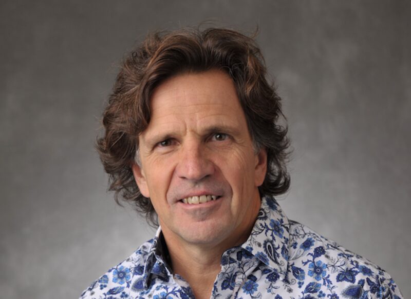 Economista senior del Banco de la Reserva Federal de Mineápolis. Economista senior del Banco de la Reserva Federal de Mineápolis.