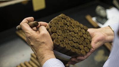 Philip Morris desiste de venda de unidade de charutos nos EUA avaliada em US$ 1 bi Philip Morris desiste de venda de unidade de charutos nos EUA avaliada em US$ 1 bi