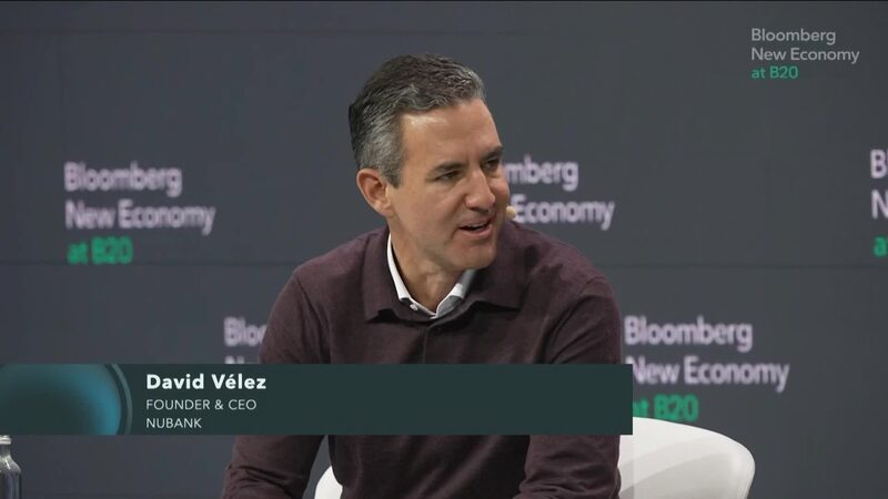 David Vélez, fundador y director ejecutivo de Nubank, habla con Erik Schatzker de Bloomberg sobre el crecimiento de Nubank, posibles acuerdos, innovación en tecnología financiera y cómo sigue de cerca la actuación del nuevo presidente de Argentina, Javier Milei. Hablan en el Bloomberg New Economy at B20 en São Paulo, Brasil. (Video en inglés). Foto: Bloomberg David Vélez, fundador y director ejecutivo de Nubank, habla con Erik Schatzker de Bloomberg sobre el crecimiento de Nubank, posibles acuerdos, innovación en tecnología financiera y cómo sigue de cerca la actuación del nuevo presidente de Argentina, Javier Milei. Hablan en el Bloomberg New Economy at B20 en São Paulo, Brasil. (Video en inglés). Foto: Bloomberg