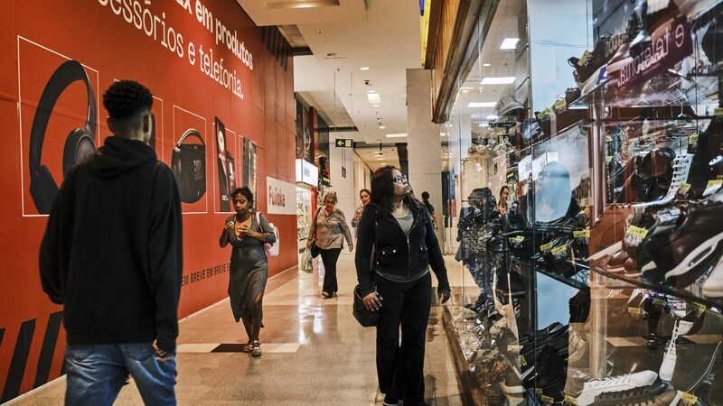 IPCA-15 desacelera em maio com alívio de transportes e fica abaixo do esperado IPCA-15 desacelera em maio com alívio de transportes e fica abaixo do esperado