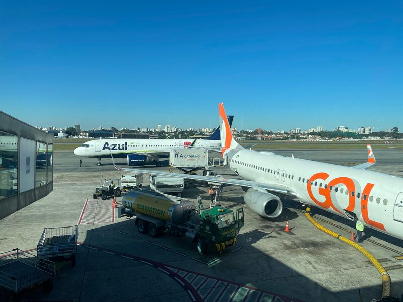 Aviões da Azul e da Gol no aeroporto de Congonhas, em São Paulo Aviões da Azul e da Gol no aeroporto de Congonhas, em São Paulo