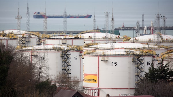 Producción rusa de petróleo disminuye mientras EE.UU. presiona la comercialización Producción rusa de petróleo disminuye mientras EE.UU. presiona la comercialización