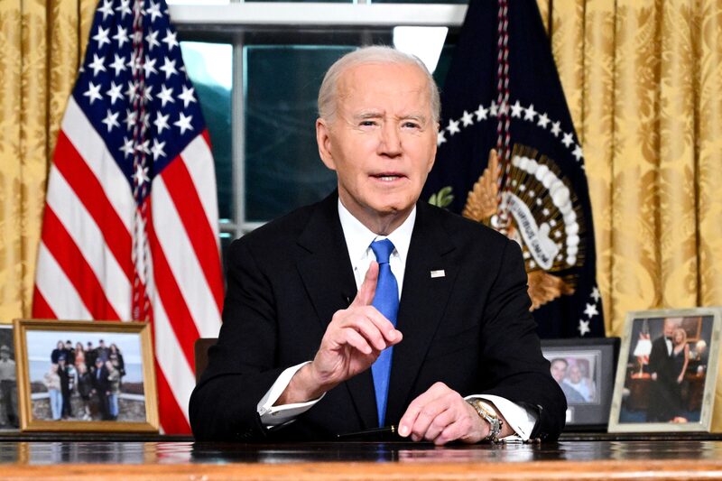 Sus comentarios siguen a argumentos similares de la conservadora Heritage Foundation de que Biden utilizó un autoabridor basándose en firmas aparentemente idénticas encontradas en varios documentos de Biden. (Bloomberg) Sus comentarios siguen a argumentos similares de la conservadora Heritage Foundation de que Biden utilizó un autoabridor basándose en firmas aparentemente idénticas encontradas en varios documentos de Biden. (Bloomberg)