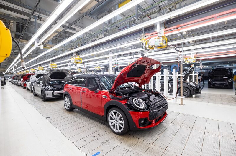 La línea de producción de la planta de montaje final del Mini de BMW AG en Cowley, cerca de Oxford, Reino Unido. (Foto: Chris Ratcliffe/Bloomberg) La línea de producción de la planta de montaje final del Mini de BMW AG en Cowley, cerca de Oxford, Reino Unido. (Foto: Chris Ratcliffe/Bloomberg)