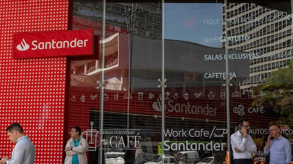 Santander Brasil: ação cai 21% no ano e desconto em relação à matriz atinge recorde Santander Brasil: ação cai 21% no ano e desconto em relação à matriz atinge recorde