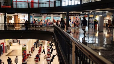 Consumo estancado en EE.UU. muestra presión en los hogares y divide a la Fed Consumo estancado en EE.UU. muestra presión en los hogares y divide a la Fed