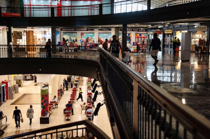 Consumo estancado en EE.UU. muestra presión en los hogares y divide a la Fed. Consumo estancado en EE.UU. muestra presión en los hogares y divide a la Fed.