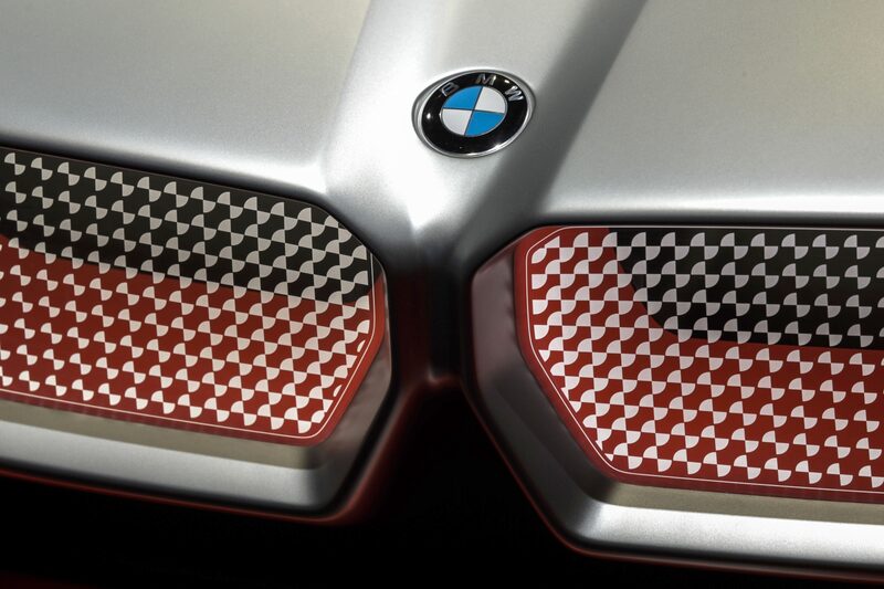 Insignia de BMW AG en un vehículo conceptual Vision M Next en la feria Auto Shanghai 2021 en Shanghai, China, el martes 20 de abril de 2021. El Salón Internacional de la Industria del Automóvil de Shanghái comenzó el lunes en el centro financiero de China, un evento de varios días destinado a mostrar las mejores y más brillantes innovaciones automovilísticas en el mayor mercado de vehículos del mundo. Insignia de BMW AG en un vehículo conceptual Vision M Next en la feria Auto Shanghai 2021 en Shanghai, China, el martes 20 de abril de 2021. El Salón Internacional de la Industria del Automóvil de Shanghái comenzó el lunes en el centro financiero de China, un evento de varios días destinado a mostrar las mejores y más brillantes innovaciones automovilísticas en el mayor mercado de vehículos del mundo.