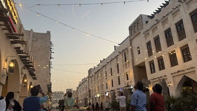 Retaliação do Irã leva aéreas do Golfo a cancelar voos e deixa milhares retidos Retaliação do Irã leva aéreas do Golfo a cancelar voos e deixa milhares retidos