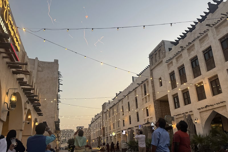 Um míssil lançado pelo Irã é interceptado e destruído por sistemas de defesa sobre Doha, Catar, em 28 de fevereiro de 2026. (Foto de Ali Altunkaya/Anadolu via Getty Images) Um míssil lançado pelo Irã é interceptado e destruído por sistemas de defesa sobre Doha, Catar, em 28 de fevereiro de 2026. (Foto de Ali Altunkaya/Anadolu via Getty Images)