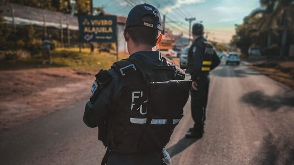 Costa Rica manda a 9.500 policías a patrullar las calles para combatir la delincuencia Costa Rica manda a 9.500 policías a patrullar las calles para combatir la delincuencia