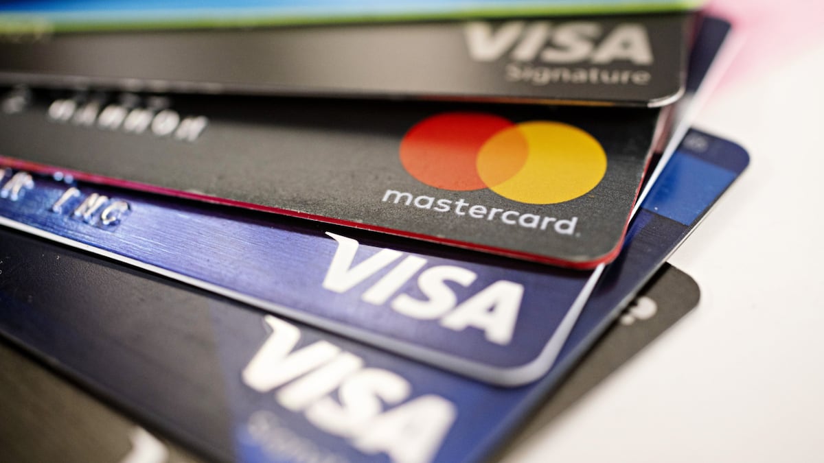 ¿Cuánto le pueden cobrar de interés en su tarjeta de crédito en septiembre 2026? La tasa de usura bajó