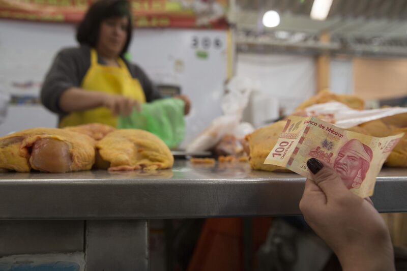 Los trabajadores podrán comprar más productos de la canasta alimentaria, pero algunos energéticos pueden mermar el poder de compra Los trabajadores podrán comprar más productos de la canasta alimentaria, pero algunos energéticos pueden mermar el poder de compra