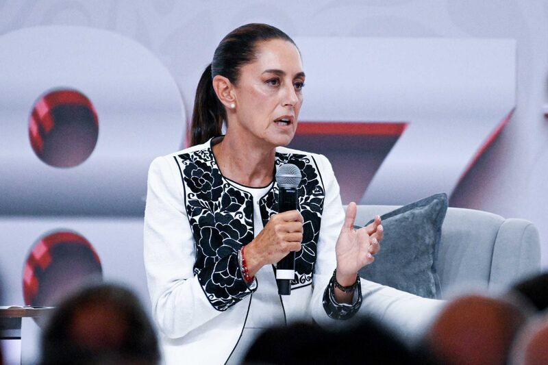 Claudia Sheinbaum, candidata de la Coalición Juntos Sigamos Haciendo Historia a la presidencia de México, durante la 87 Convención Nacional Bancaria, Acapulco, Guerrero, 19 de abril de 2024 Claudia Sheinbaum, candidata de la Coalición Juntos Sigamos Haciendo Historia a la presidencia de México, durante la 87 Convención Nacional Bancaria, Acapulco, Guerrero, 19 de abril de 2024