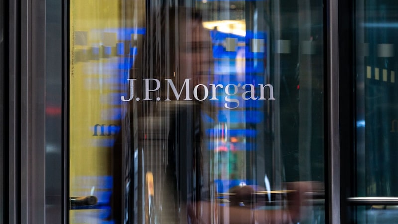 JPMorgan reduz aposta em emergentes com ataque ao Irã, mas vê América Latina resiliente JPMorgan reduz aposta em emergentes com ataque ao Irã, mas vê América Latina resiliente