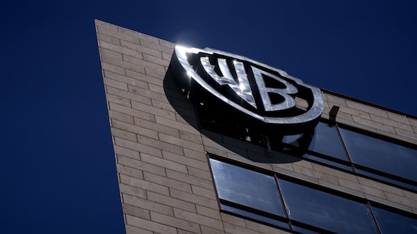 Paramount y Netflix libran una guerra de ofertas por Warner Bros. que podría extenderse meses Paramount y Netflix libran una guerra de ofertas por Warner Bros. que podría extenderse meses