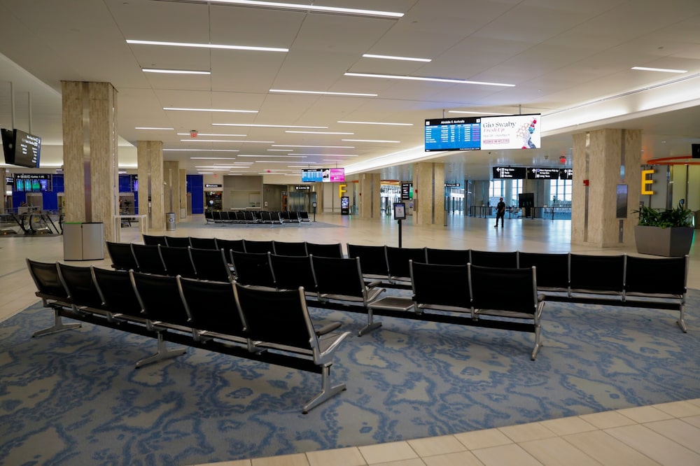 El Aeropuerto Internacional de Tampa (TPA) antes del huracán Ian en Tampa, Florida, Estados Unidos, el martes 27 de septiembre de 2022. Ian tocó tierra en el oeste de Cuba como un gran huracán de categoría 3, mientras se agita hacia la Florida en lo que podría ser la peor tormenta que golpea Tampa en más de un siglo. El Aeropuerto Internacional de Tampa (TPA) antes del huracán Ian en Tampa, Florida, Estados Unidos, el martes 27 de septiembre de 2022. Ian tocó tierra en el oeste de Cuba como un gran huracán de categoría 3, mientras se agita hacia la Florida en lo que podría ser la peor tormenta que golpea Tampa en más de un siglo.