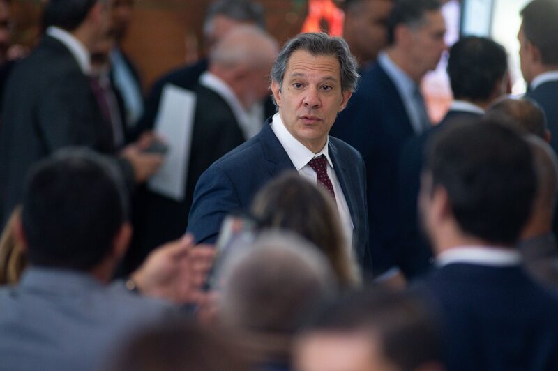 “Disse que gosto da arquitetura do arcabouço fiscal. Que estou confortável com os seus atuais parâmetros. E que defendo reforçá-los com medidas como as do ano passado", disse Haddad, após repercussão negativa de suas falas “Disse que gosto da arquitetura do arcabouço fiscal. Que estou confortável com os seus atuais parâmetros. E que defendo reforçá-los com medidas como as do ano passado", disse Haddad, após repercussão negativa de suas falas