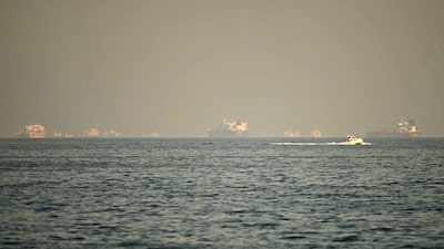 Tráfego no Estreito de Ormuz segue baixo mesmo após cessar-fogo entre EUA e Irã Tráfego no Estreito de Ormuz segue baixo mesmo após cessar-fogo entre EUA e Irã