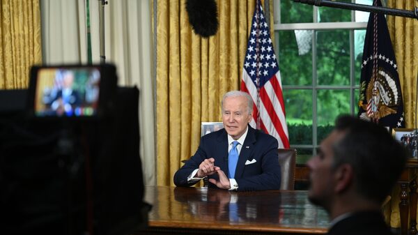 Biden firma el acuerdo sobre el límite de la deuda y evita el impago de EE.UU. Biden firma el acuerdo sobre el límite de la deuda y evita el impago de EE.UU.
