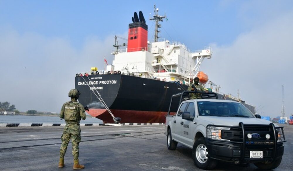 La Secretaría de Marina informó el 31 de marzo de 2025 que en Tamaulipas se realizó el aseguramiento histórico de 10 millones de litros de hidrocarburos. La Secretaría de Marina informó el 31 de marzo de 2025 que en Tamaulipas se realizó el aseguramiento histórico de 10 millones de litros de hidrocarburos.