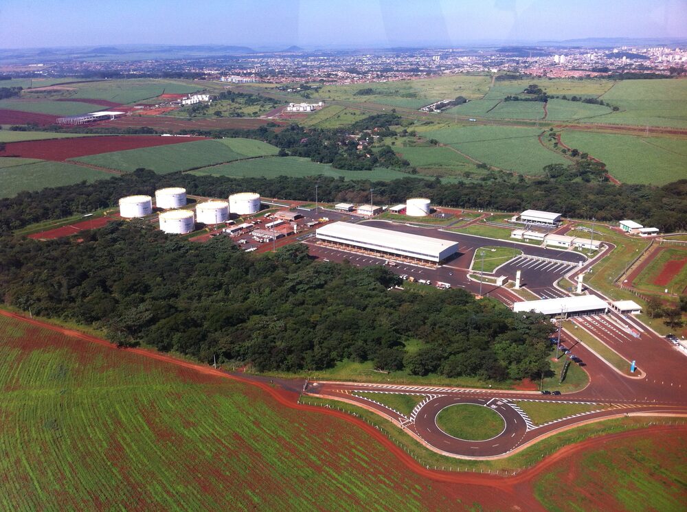 Ponto de recebimento do biocombustível foi inaugurado em 2013 após investimento de R$ 2 bilhões, que também interligou o município à cidade de Paulínia por meio de dutos Ponto de recebimento do biocombustível foi inaugurado em 2013 após investimento de R$ 2 bilhões, que também interligou o município à cidade de Paulínia por meio de dutos
