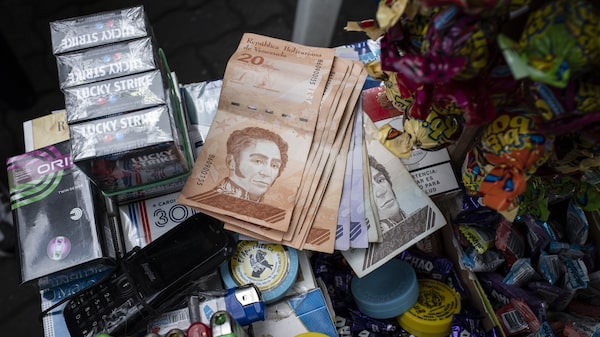 Dólar en Venezuela: ¿por qué el uso de bolívares vuelve a tomar fuerza? Dólar en Venezuela: ¿por qué el uso de bolívares vuelve a tomar fuerza?