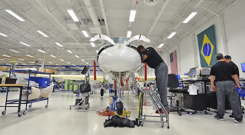 Planta de ensamblaje final de los jets ejecutivos de Embraer. Planta de ensamblaje final de los jets ejecutivos de Embraer.