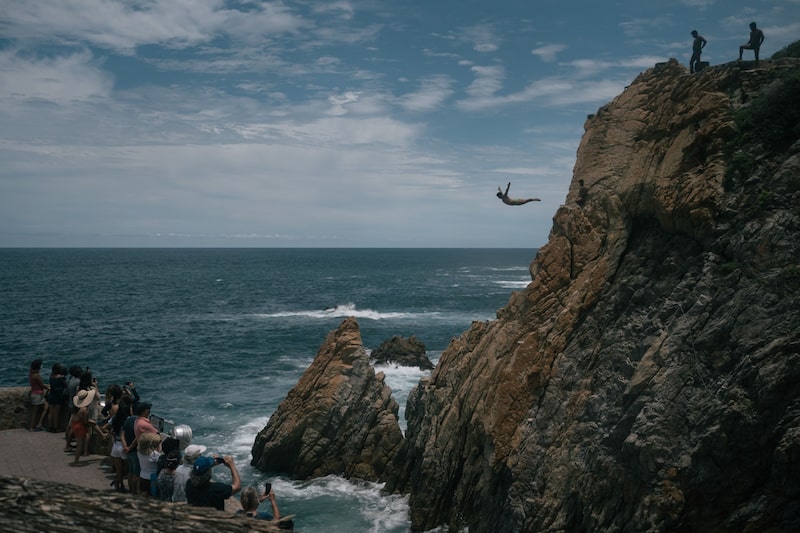 La zona de 'La Quebrada', en Acapulco, Guerrero, un acantilado de 45 metros de altura al que turistas acuden para mirar las hazañas de clavadistas aventurados. La zona de 'La Quebrada', en Acapulco, Guerrero, un acantilado de 45 metros de altura al que turistas acuden para mirar las hazañas de clavadistas aventurados.