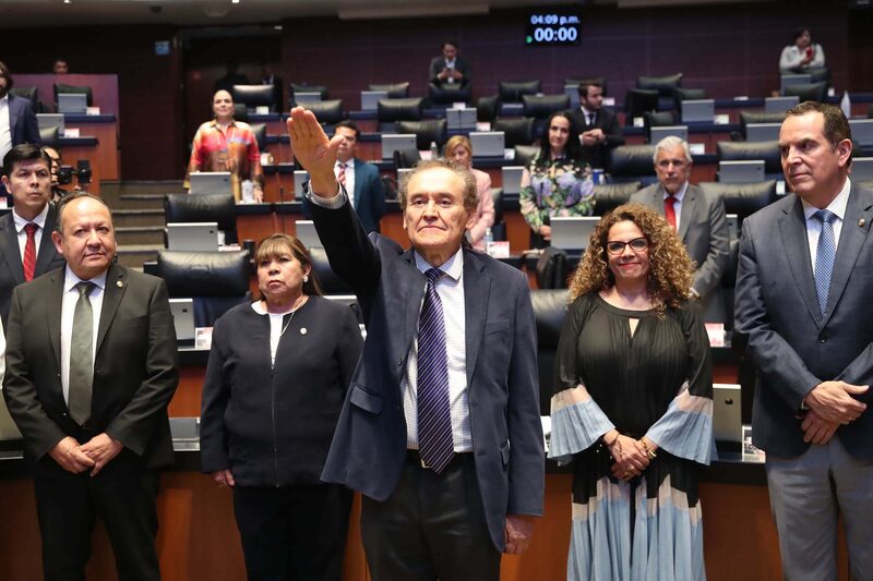 Salvador Ortuño Arzate, nuevo comisionado de la CNH, durante su toma de posesión en el Senado de México (Foto: Senado de la República). Salvador Ortuño Arzate, nuevo comisionado de la CNH, durante su toma de posesión en el Senado de México (Foto: Senado de la República).
