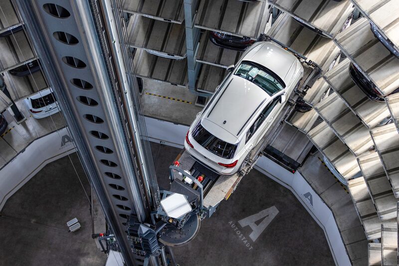 Montadora alemã enfrenta dificuldades nos EUA e na China devido a uma oferta irregular, entre outros fatores Montadora alemã enfrenta dificuldades nos EUA e na China devido a uma oferta irregular, entre outros fatores