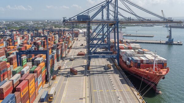 Choque en Colombia por cambios a zonas francas en la tributaria y amenaza a empleos Choque en Colombia por cambios a zonas francas en la tributaria y amenaza a empleos